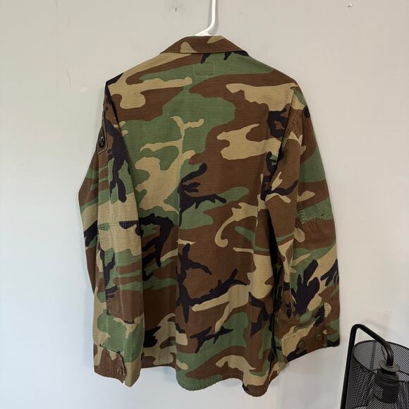 Vintage U.S. Army Woodland Camo BDU Combat Jacket Size Large Regular w/ Patches - Picture 2 of 7